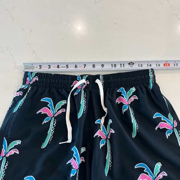 Chubbies Classic‎ Swim Trunk in Havana Nights size Medium - Picture 5 of 6